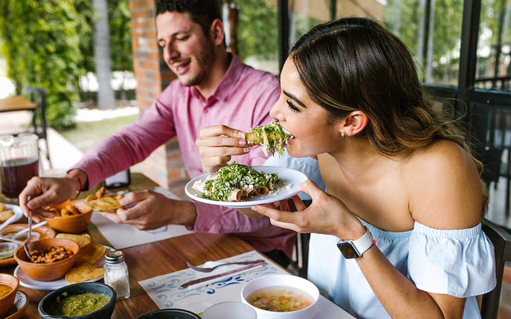 couple eating tacos during travels